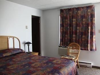 Motel De La Riviere Saint Felicien Ngoại thất bức ảnh